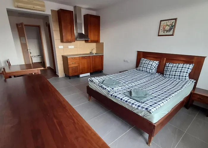 Demizson Panzio Bed & Breakfast Kehidakustány